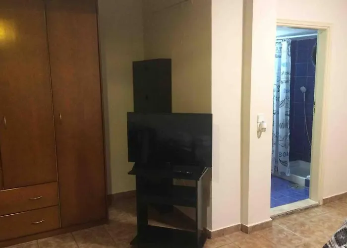 Amelie Qute Hriszí Aktí Haniá